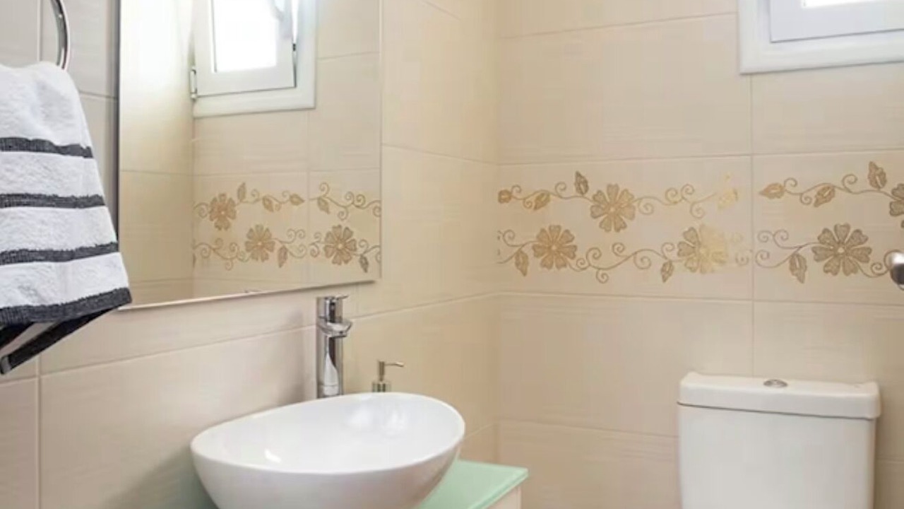 Photo of Bathroom in Saronikos