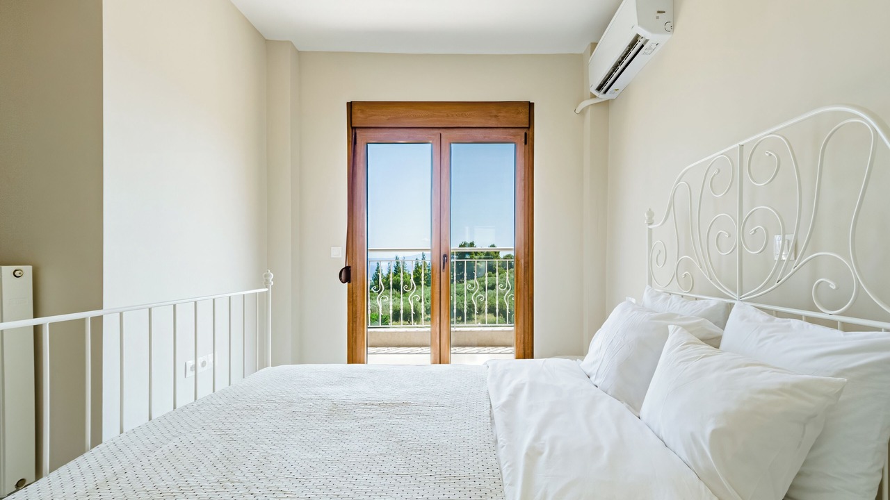Photo of Bedroom in Polichrono