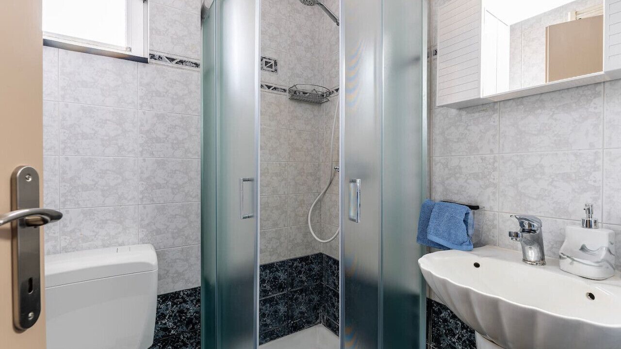 Photo of Bathroom in Lambi