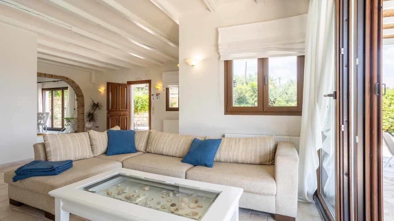 Photo of Livingroom in Peroulion