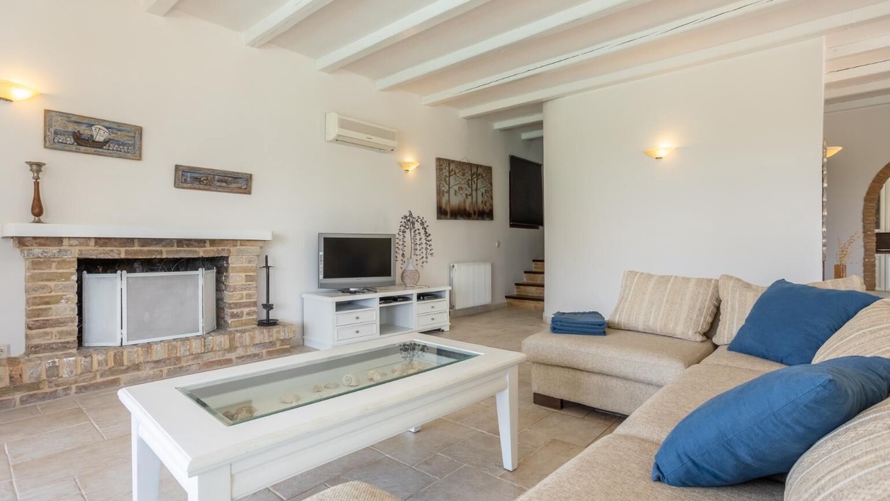 Photo of Livingroom in Peroulion