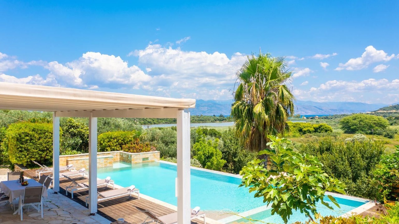 Photo of Outdoor in Peroulion