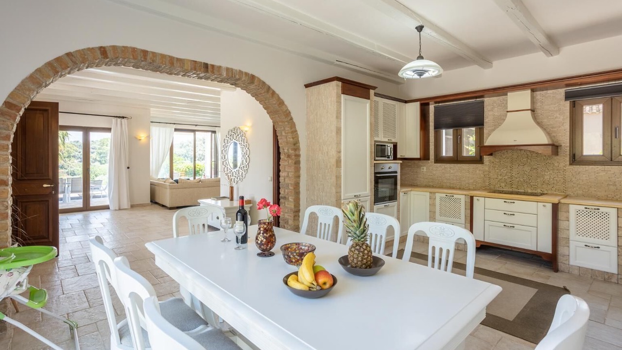 Photo of Livingroom in Peroulion