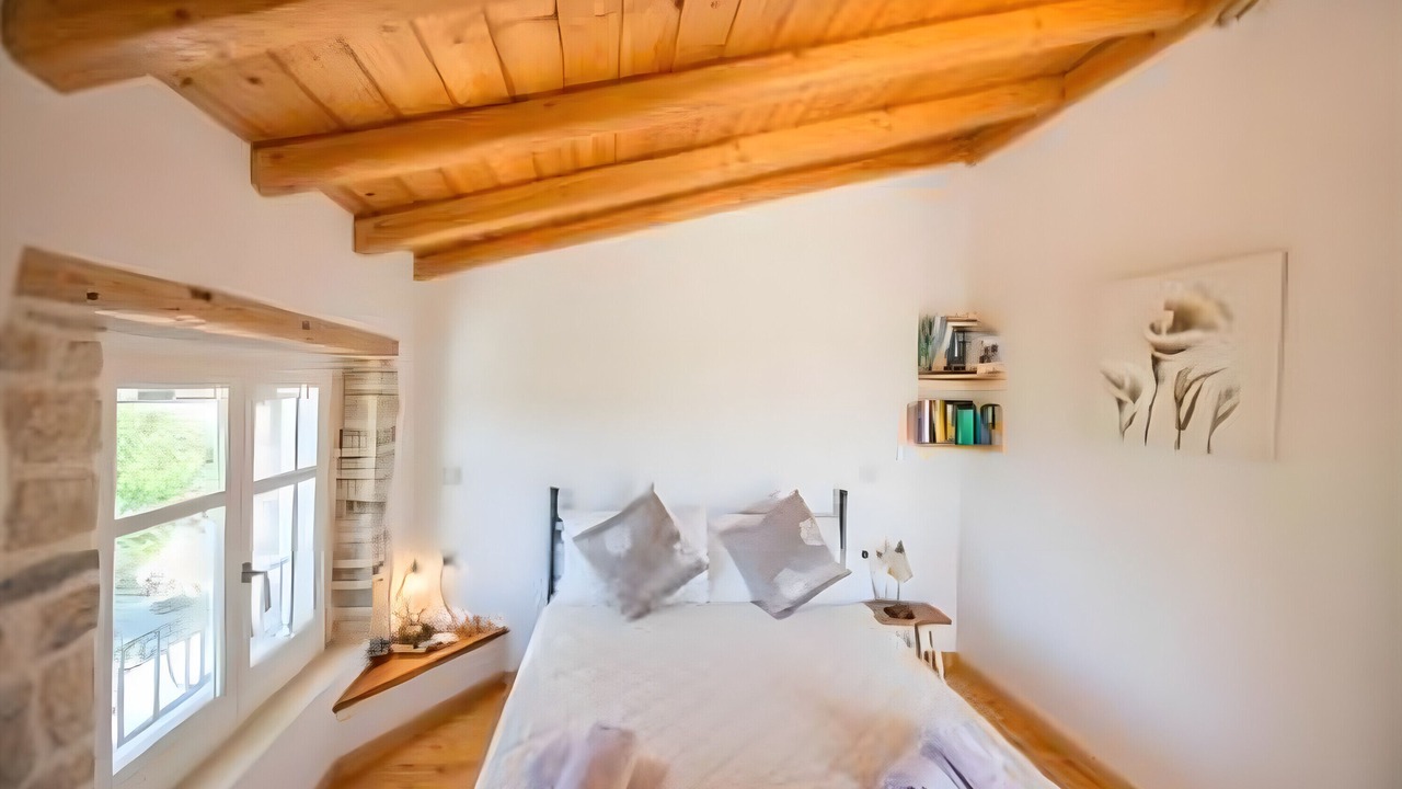 Photo of Bedroom in Peroulion