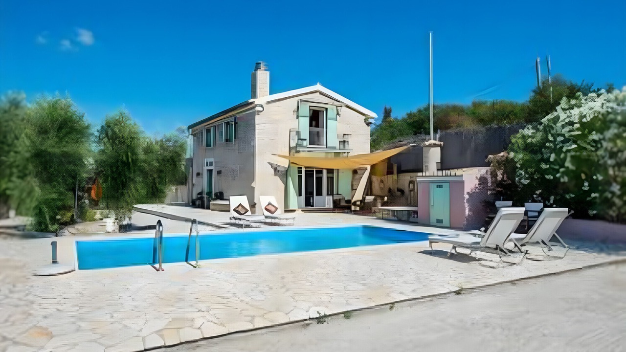 Photo of Outdoor in Peroulion