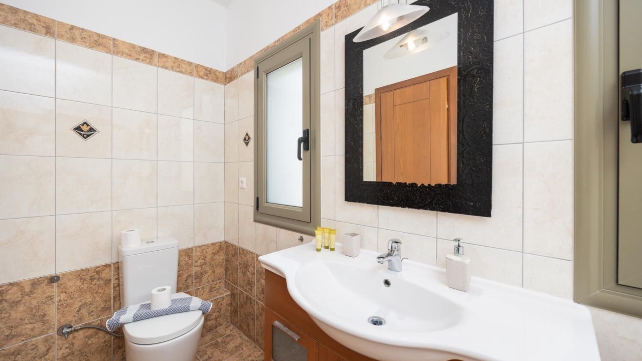Photo of Bathroom in Mikros Gialos