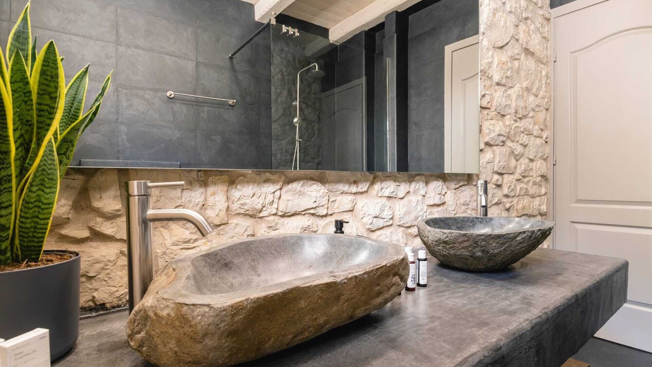 Photo of Bathroom in Peroulion