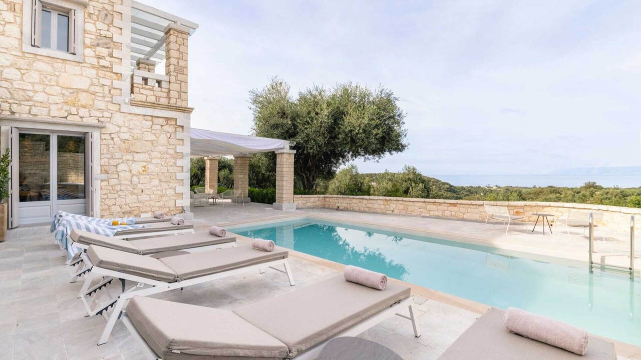 Photo of Outdoor in Peroulion