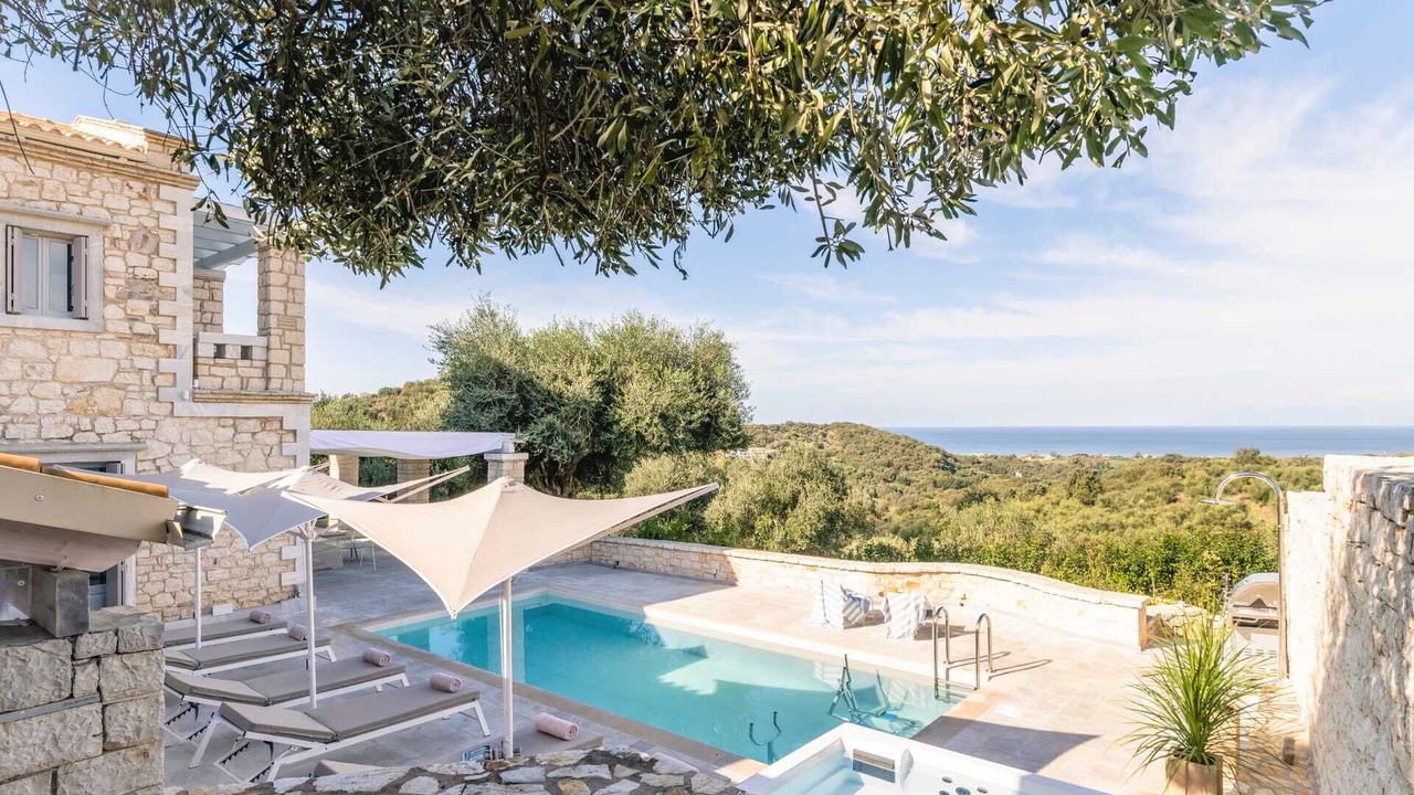 Photo of Outdoor in Peroulion