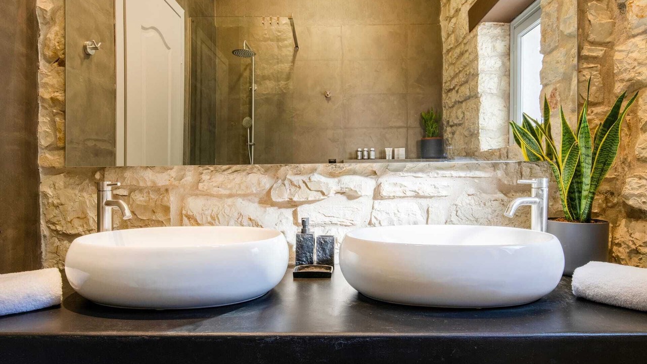 Photo of Bathroom in Peroulion