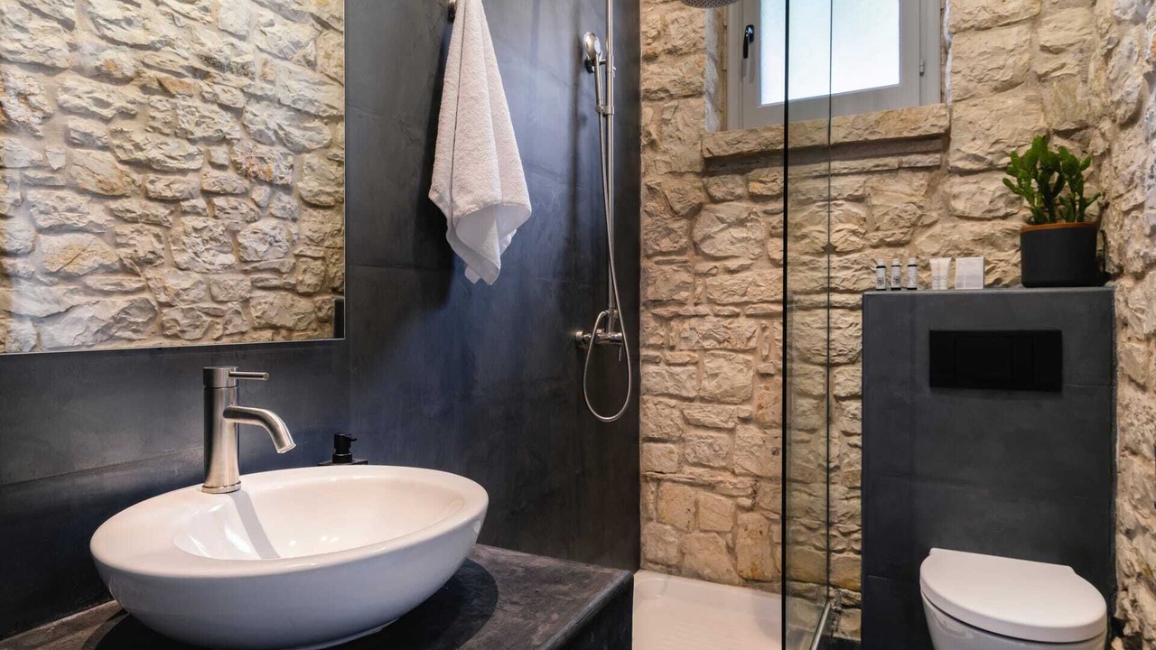 Photo of Bathroom in Peroulion