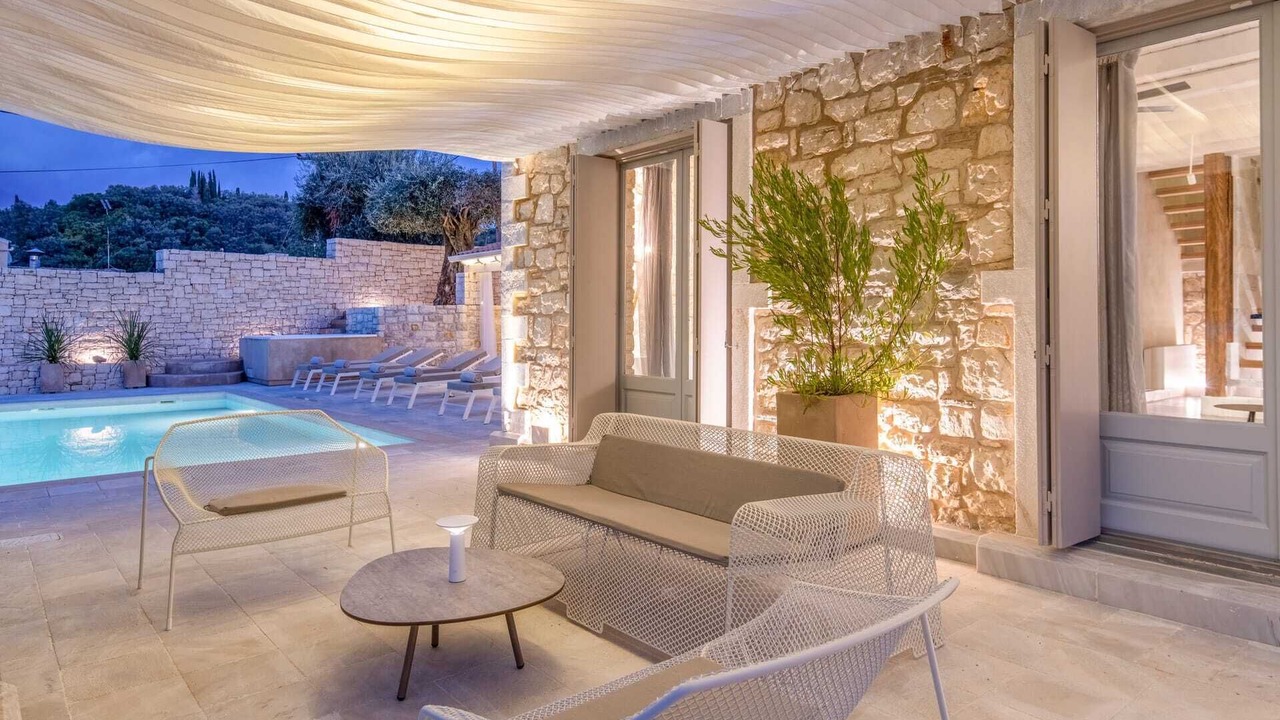 Photo of Outdoor in Peroulion