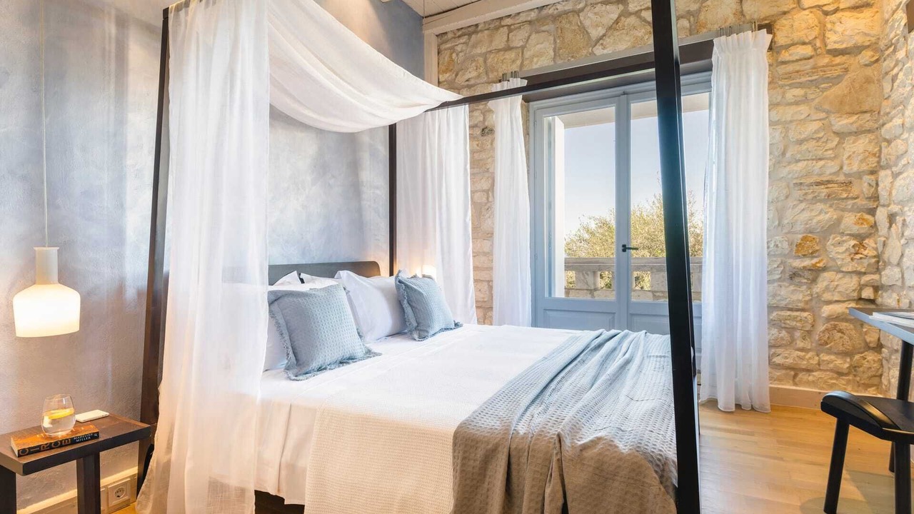 Photo of Bedroom in Peroulion