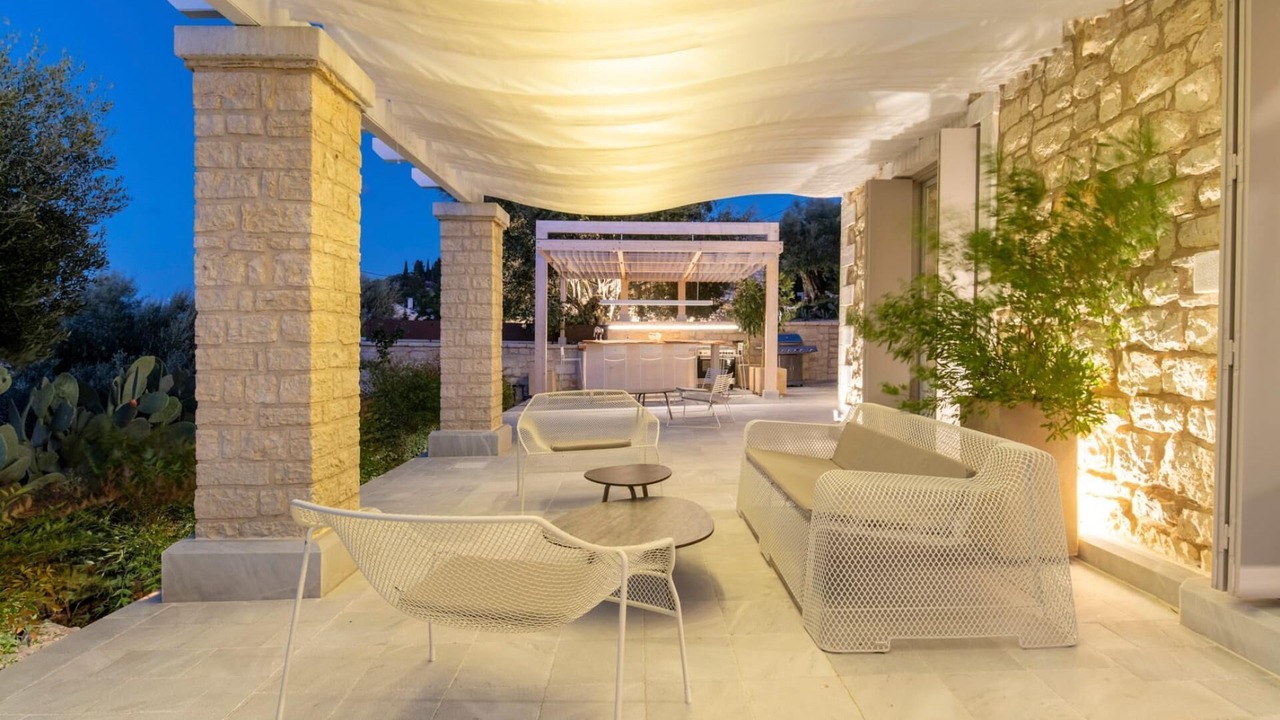 Photo of Patio Balcony in Peroulion