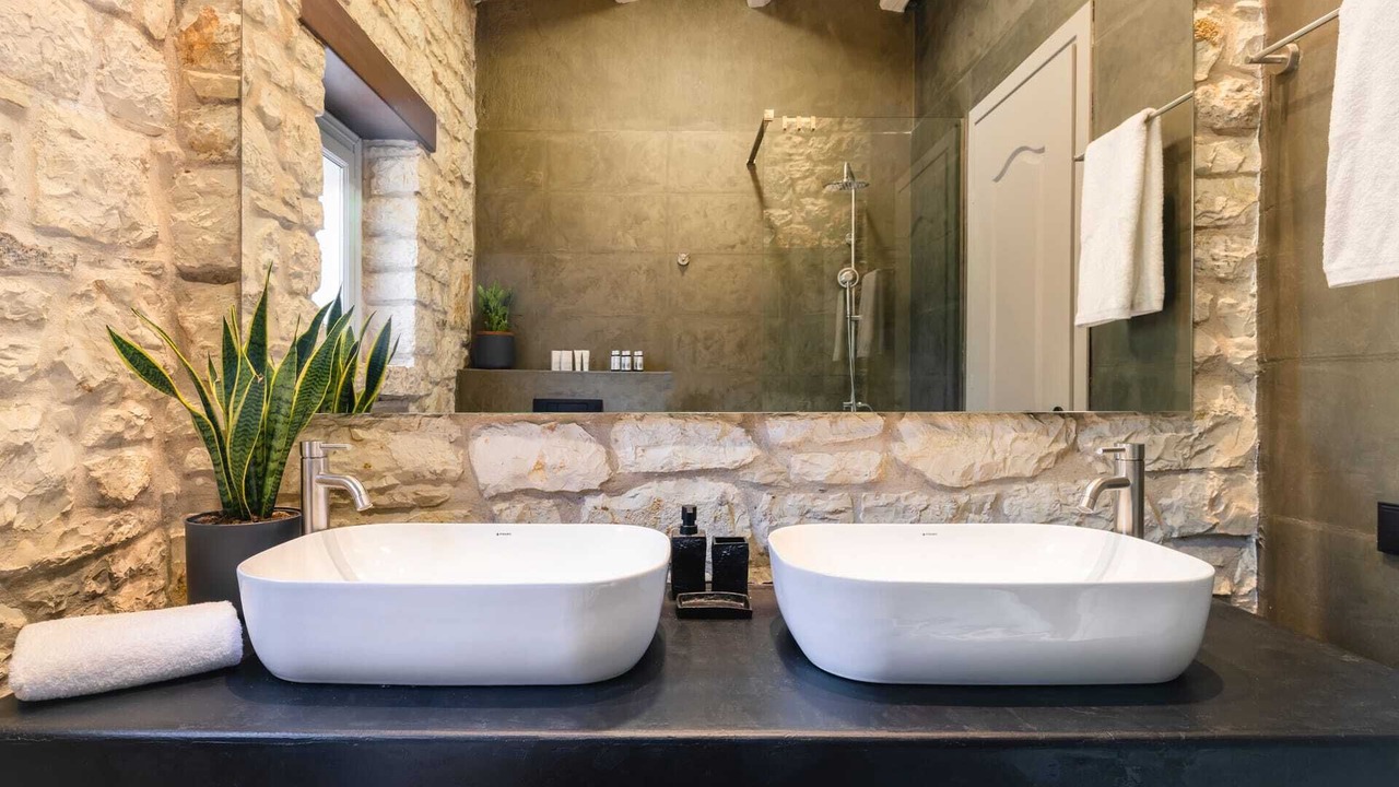 Photo of Bathroom in Peroulion