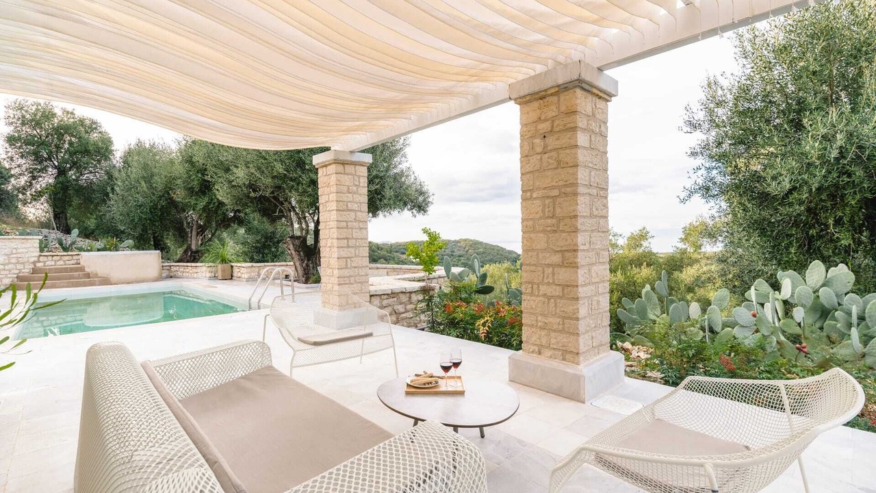 Photo of Patio Balcony in Peroulion