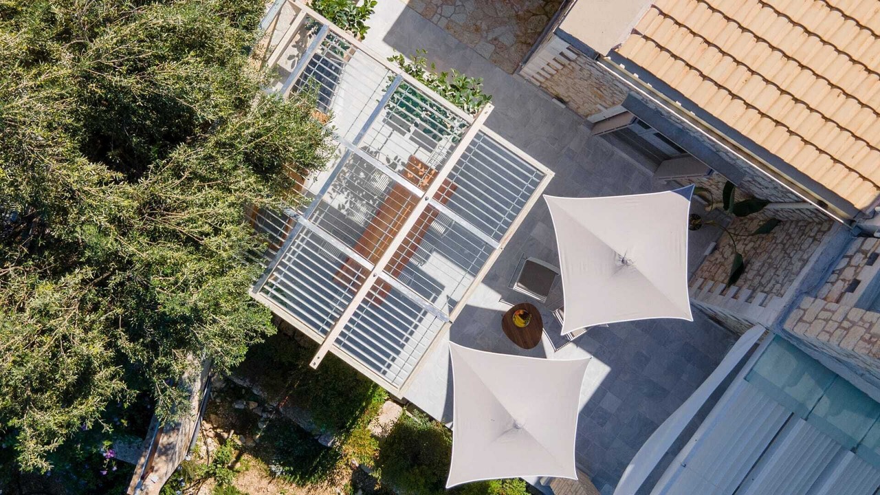 Photo of Patio Balcony in Peroulion