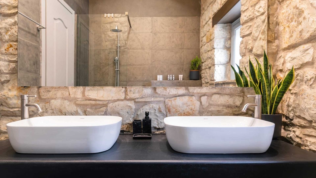 Photo of Bathroom in Peroulion