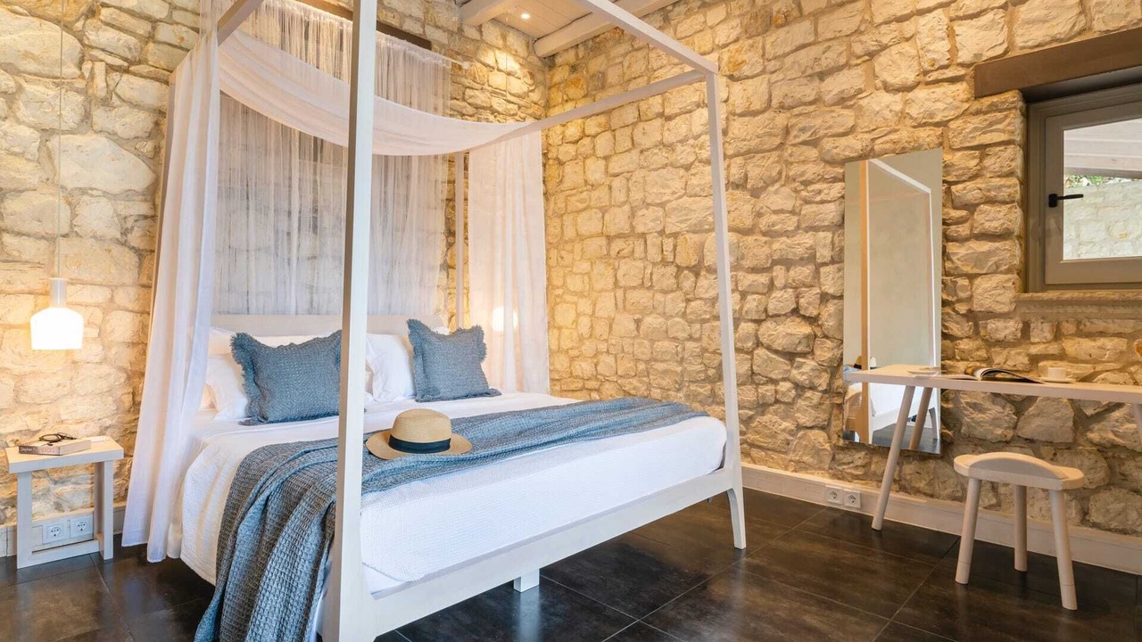 Photo of Bedroom in Peroulion