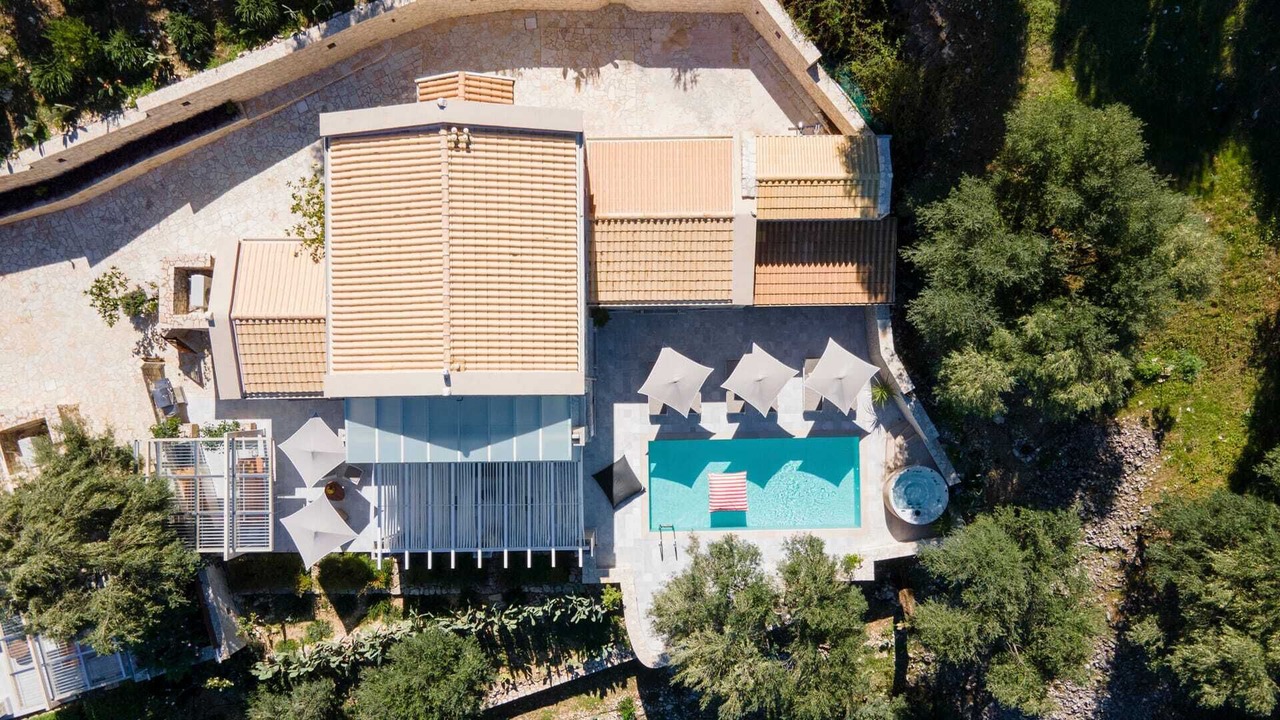 Photo of Outdoor in Peroulion