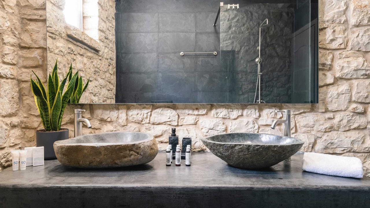 Photo of Bathroom in Peroulion