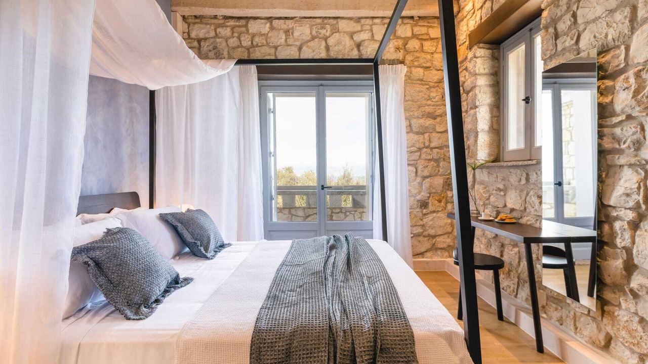 Photo of Bedroom in Peroulion