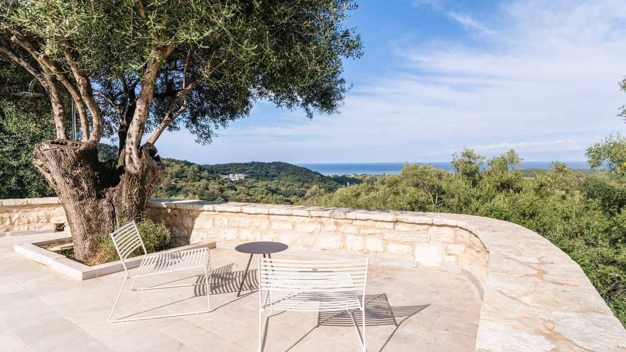 Photo of Patio Balcony in Peroulion