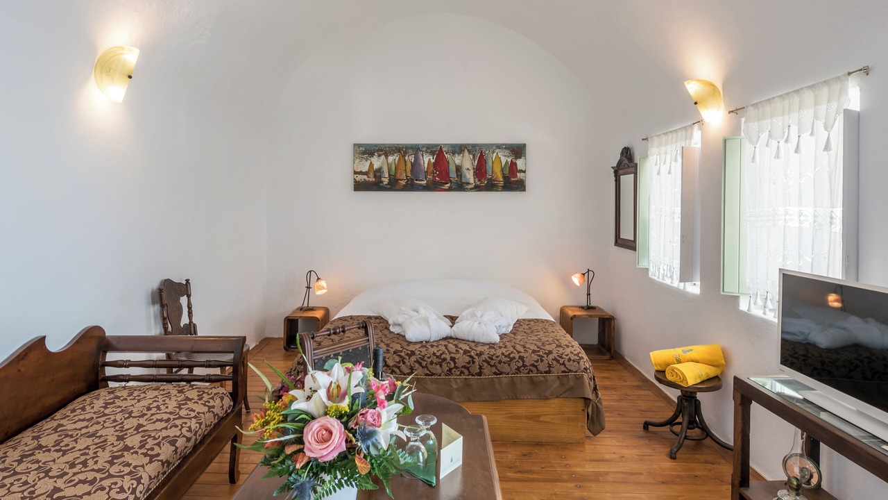 Photo of Bedroom in Oia