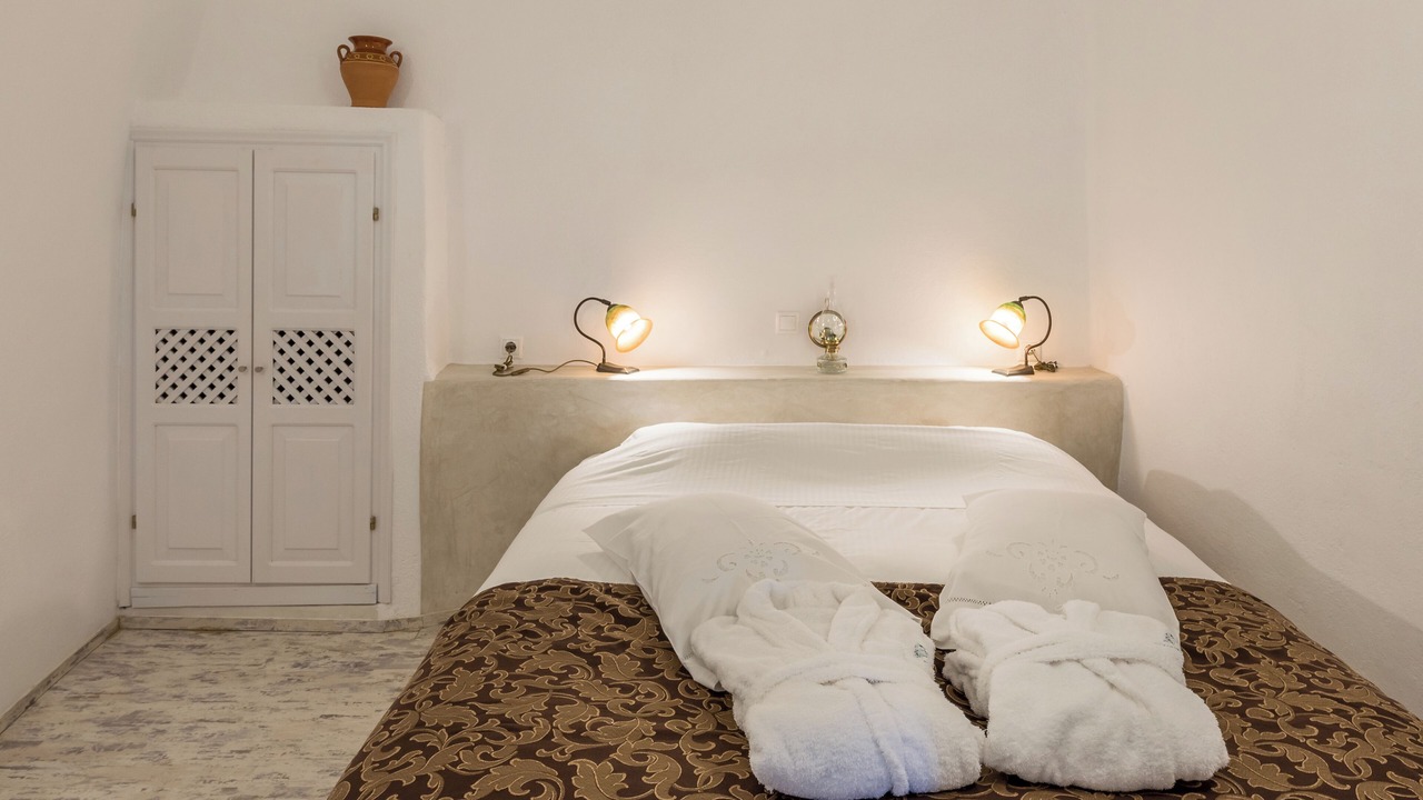 Photo of Bedroom in Oia