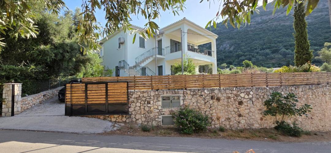 Photo of Others in Mikros Gialos