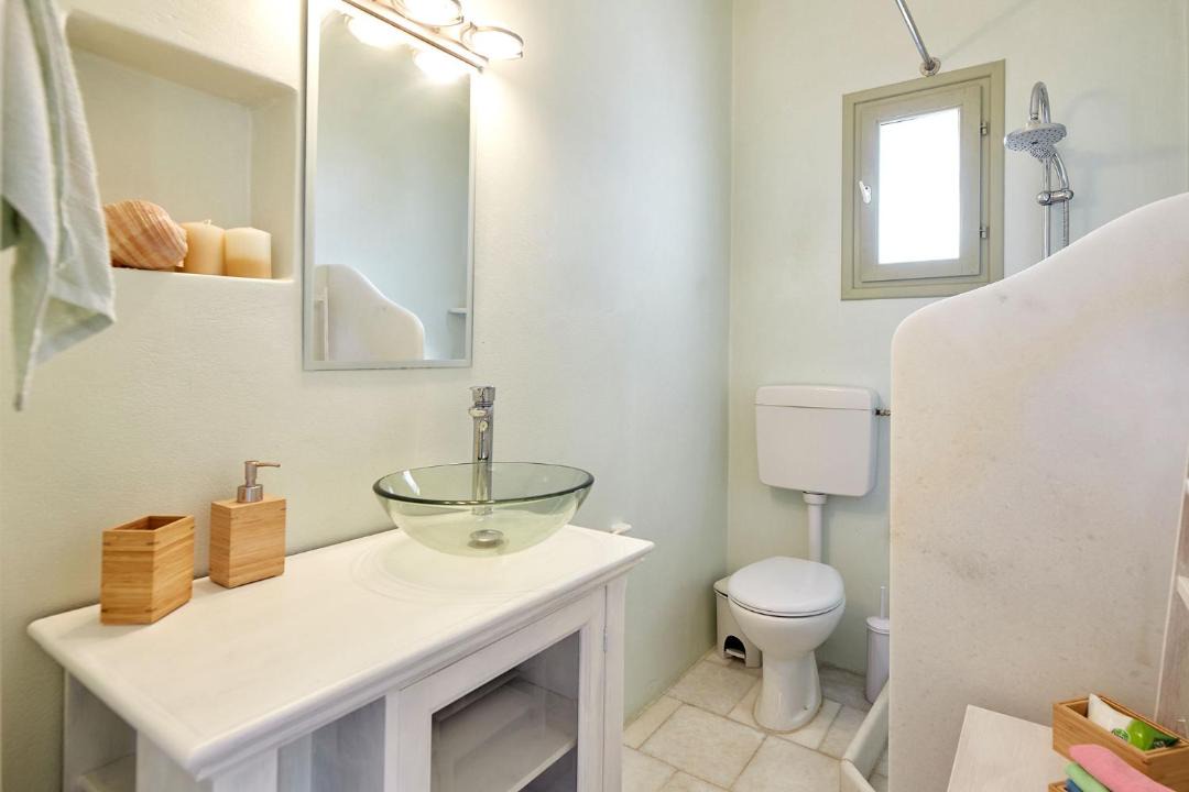 Photo of Bathroom in Aliki
