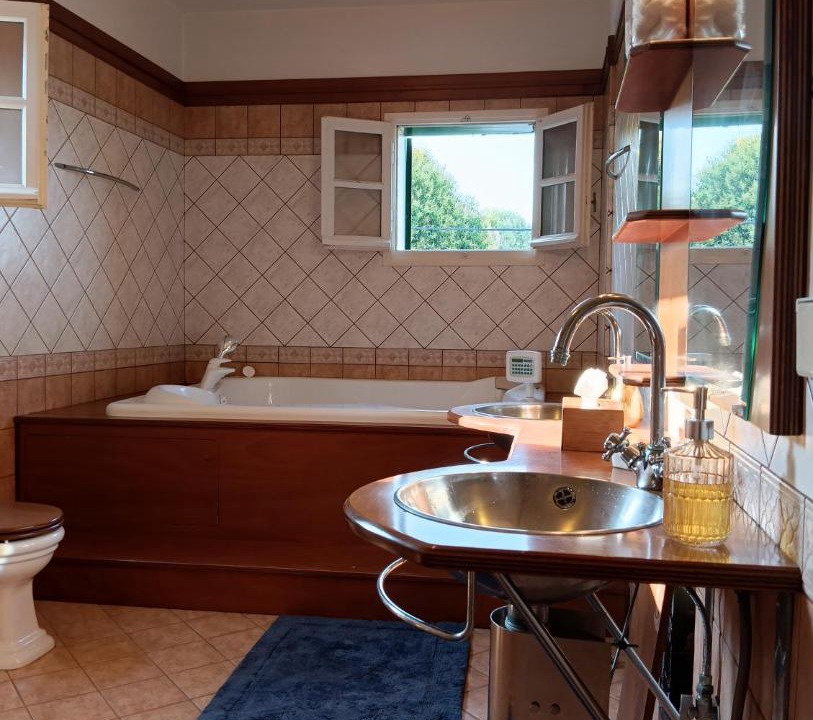 Photo of Bathroom in Asini