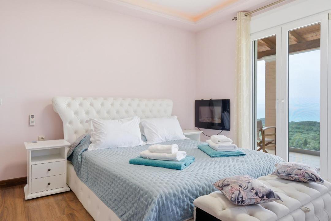 Photo of Bedroom in Petaleia