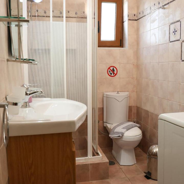Photo of Bathroom in East Mani