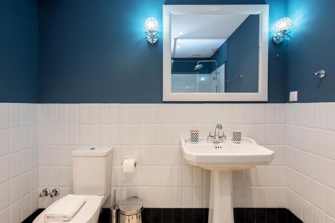 Photo of Bathroom in Petaleia