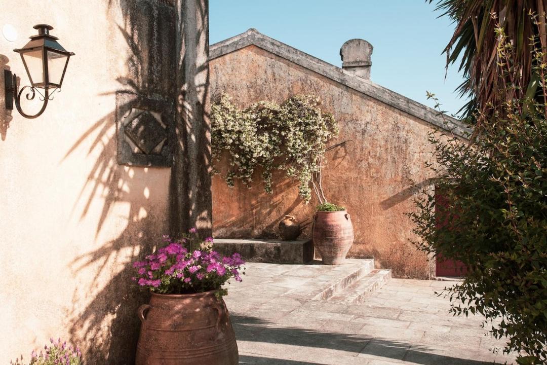 Photo of Others in Parelia