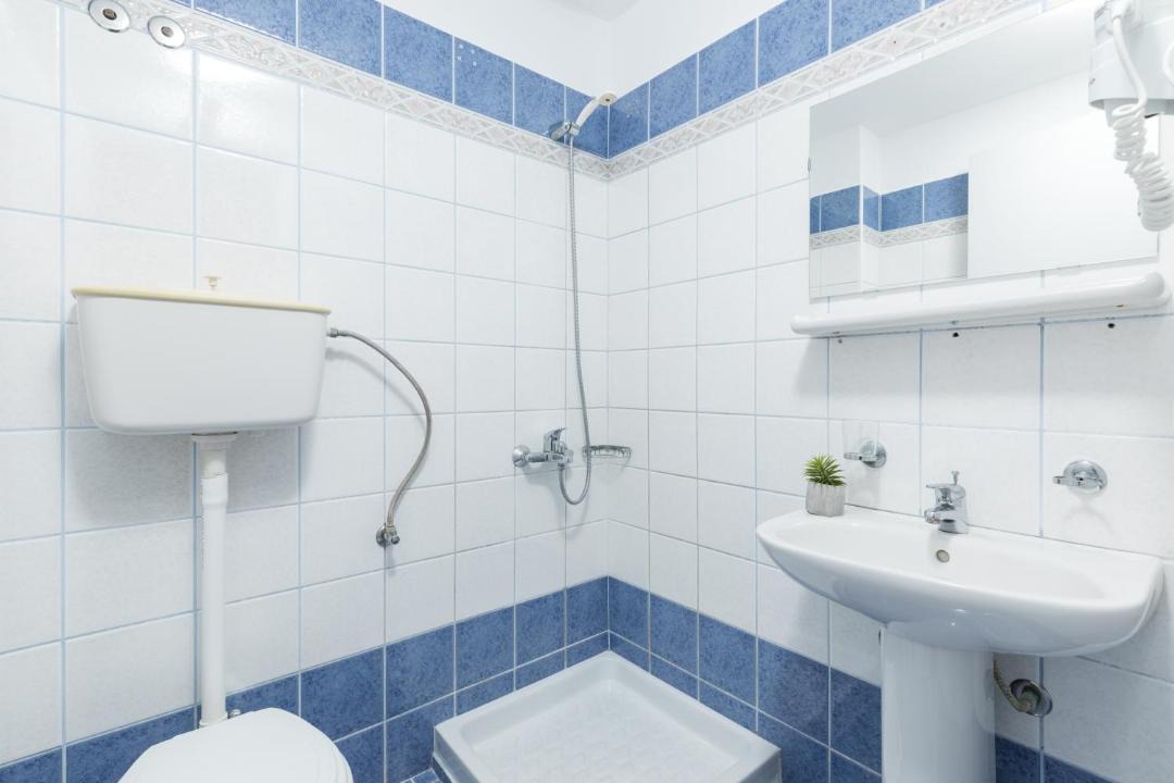 Photo of Bathroom in Ipsos