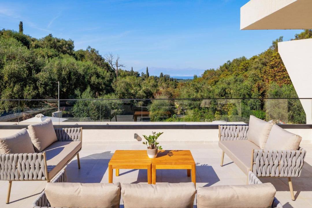 Photo of Patio Balcony in Peroulion