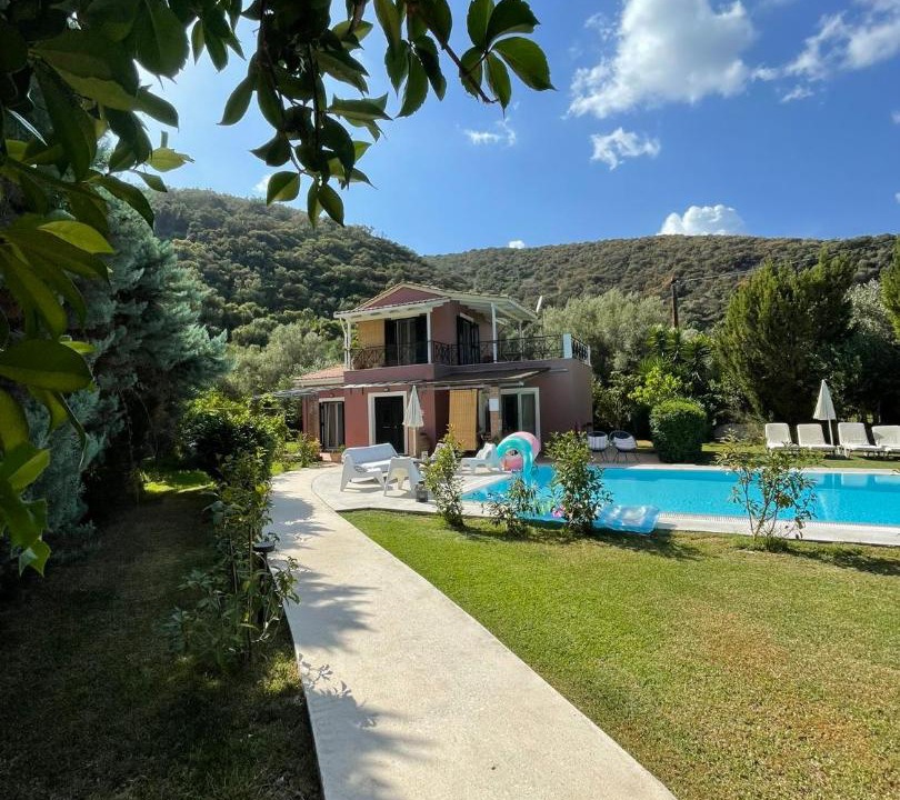 Photo of Others in Mikros Gialos