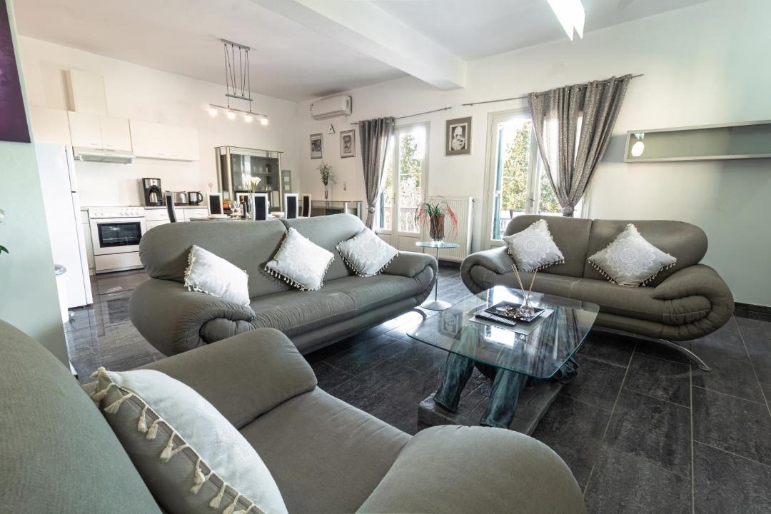 Photo of Livingroom in Perivolion