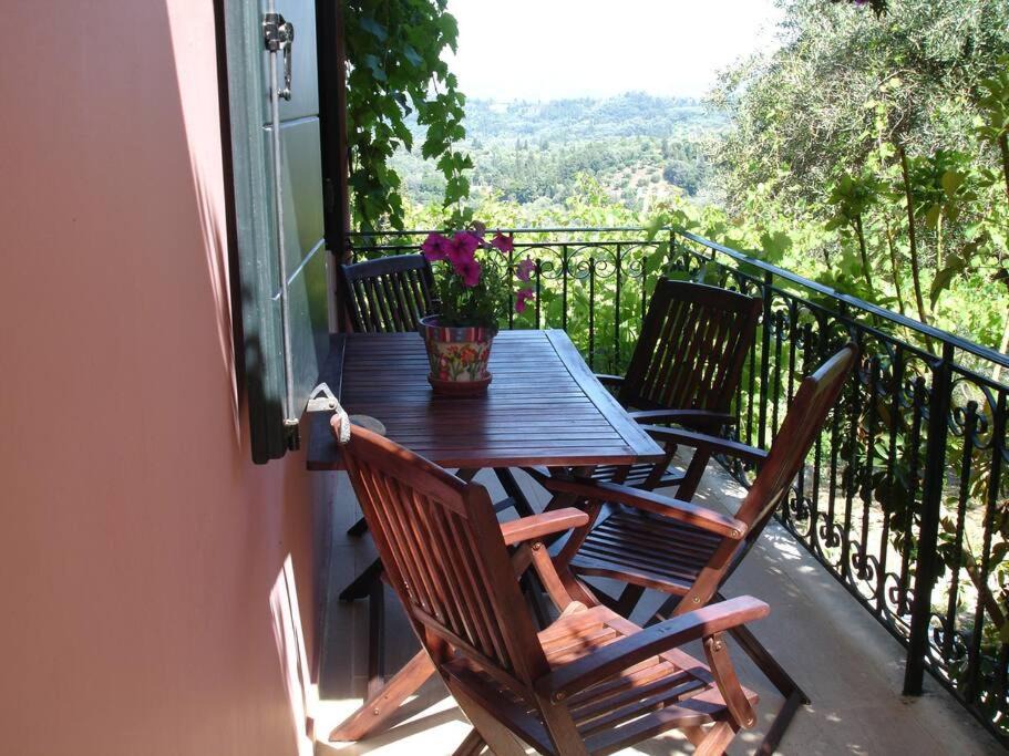Photo of Patio Balcony in Magoulades