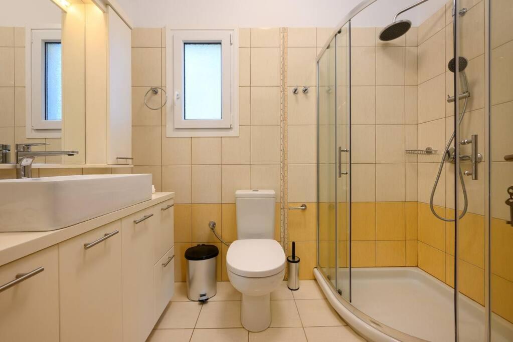 Photo of Bathroom in Petriti