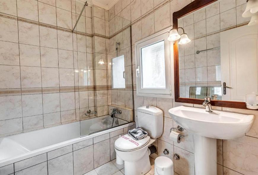 Photo of Bathroom in Agios Stefanos Avliotes