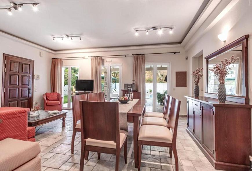 Photo of Livingroom in Agios Stefanos Avliotes