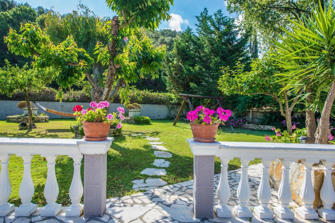 Photo of Patio Balcony in Peroulion