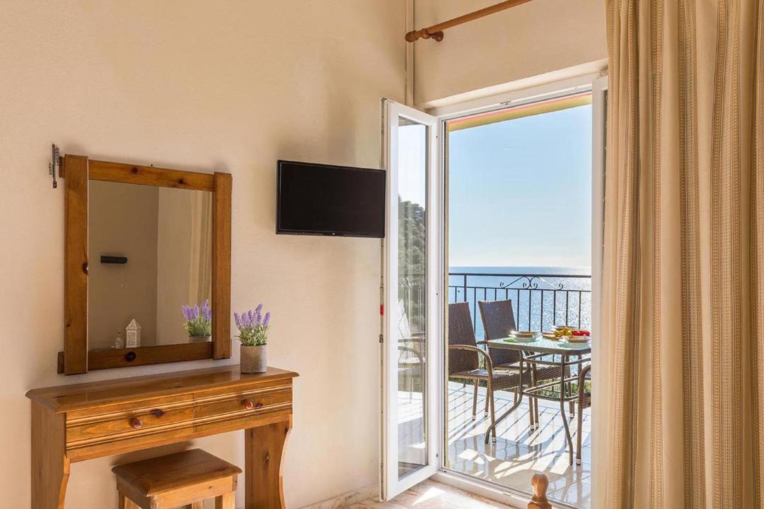 Photo of Livingroom in Sinarades