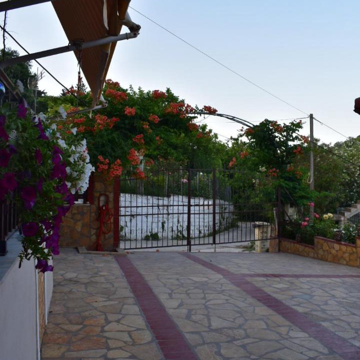 Photo of Patio Balcony in Gardenos