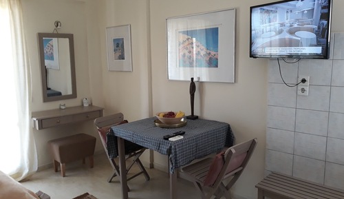 Preferred Plus 2-Bedroom Apartment with Pool Access & Kitchenette