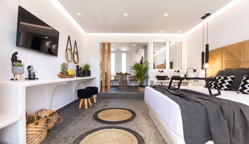 Deluxe Studio Suite