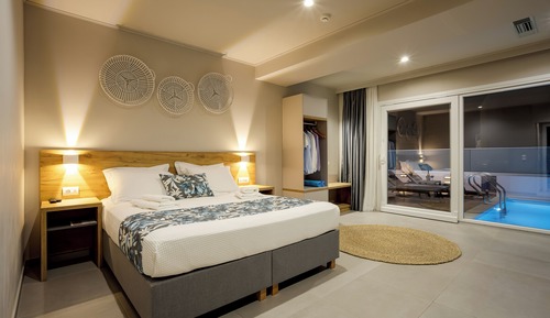 Superior Studio Suite, Private Pool, Beachfront